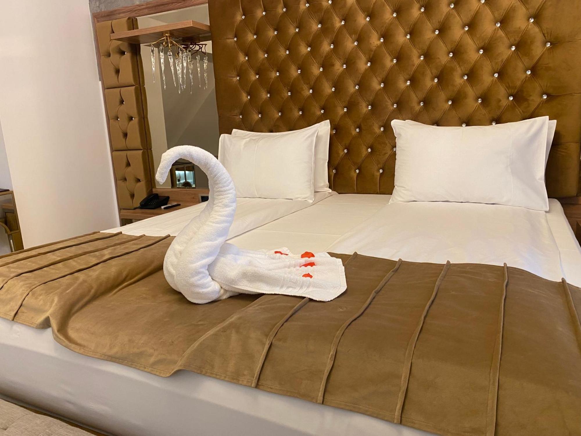 Vila Imperial One Luxury Boutique Hotel Fagaras Ngoại thất bức ảnh