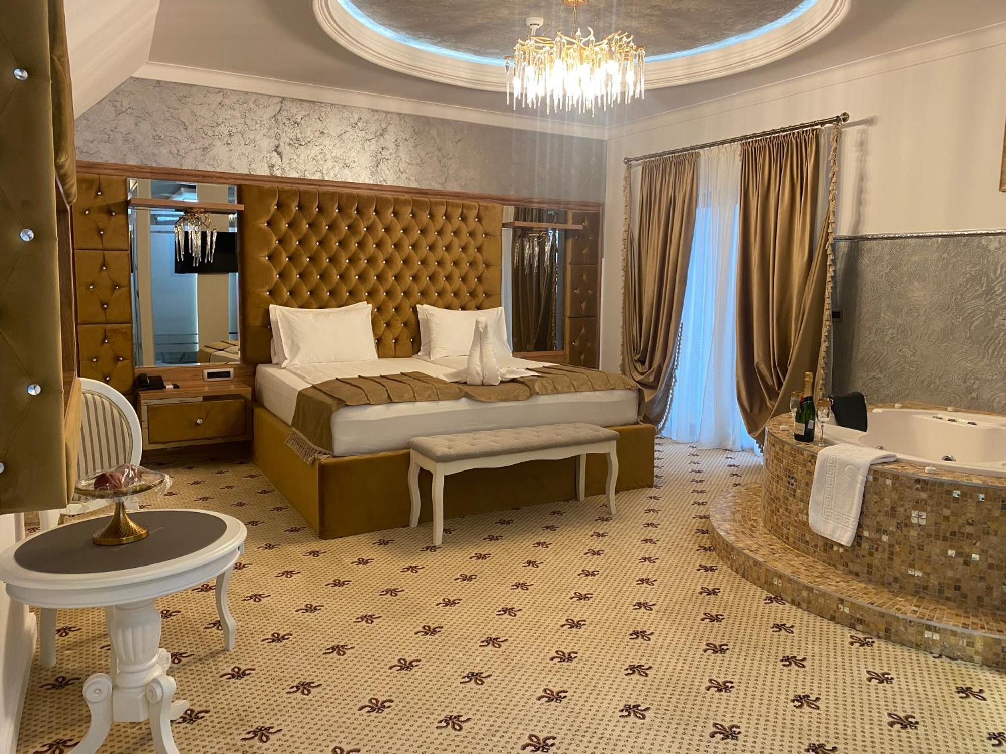 Vila Imperial One Luxury Boutique Hotel Fagaras Ngoại thất bức ảnh